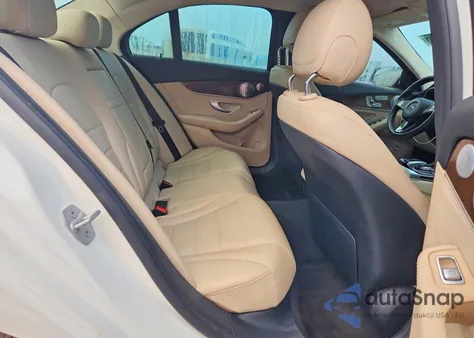 2016 Mercedes-Benz C 300 4Matic из США, поврежденный, VIN 55SWF4KB5GU138125